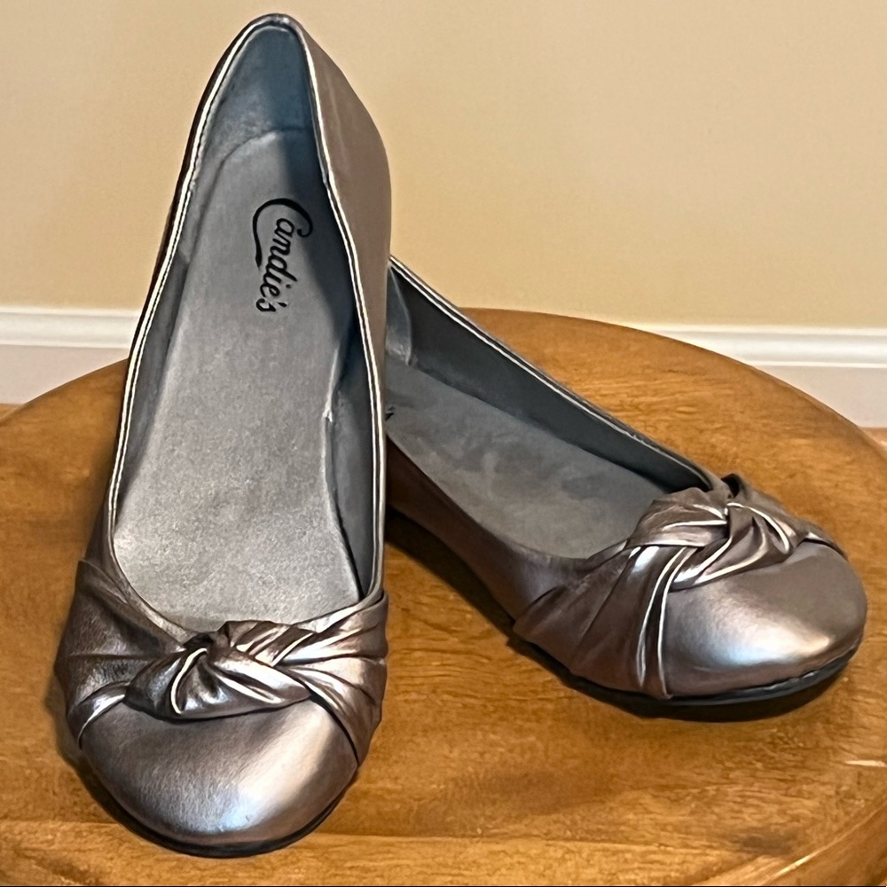 Candies Size 9 Pewter flats.